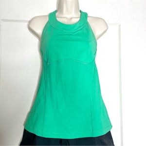 Lululemon women’s top green size 8 built in bra